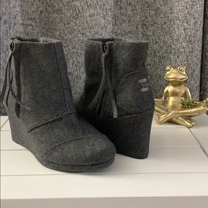 Tom’s Gray Felt Bootie W8.5
